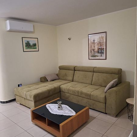 Appartamento Apartman Luka Pola Esterno foto
